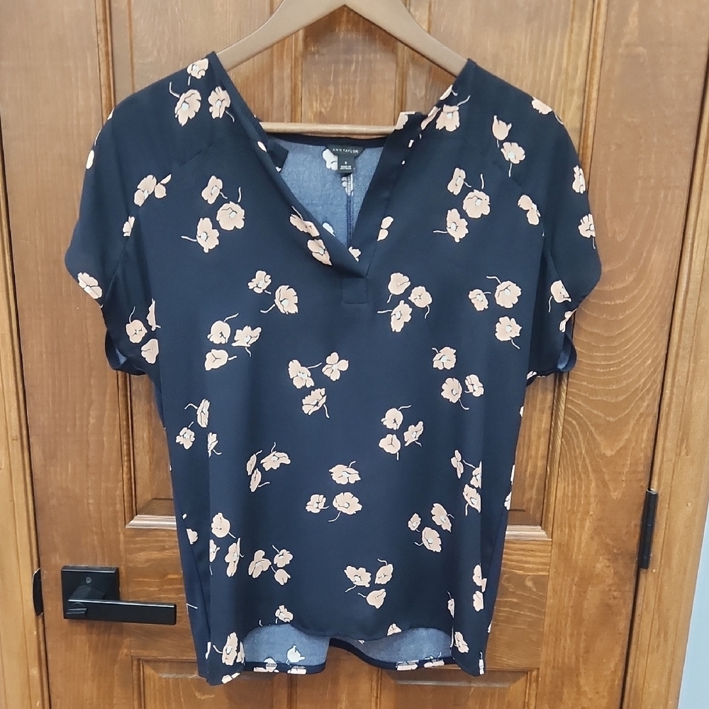 Ann Taylor Blue and White Short Sleeve Mandarin Collar Blouse